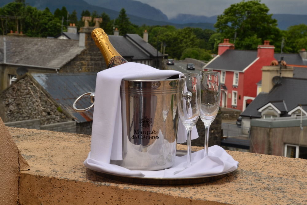 Fairhill House Hotel Clonbur Exterior photo
